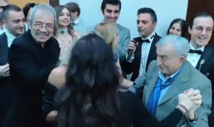 Sahne Tozu Tiyatrosu 20.yılını muhteşem kadroyla kutladı