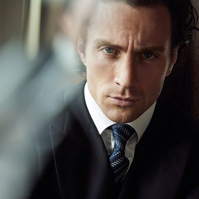 Aaron Taylor-Johnson’un Şıklığı ve Mükemmel Kravat Düğümü Aaron Taylor-Johnson’un Şıklığı ve Mükemmel Kravat Düğümü