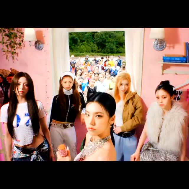 İtzy’nin Yeni Albümü ‘BORN TO BE’ Üzerine Değerlendirmeler