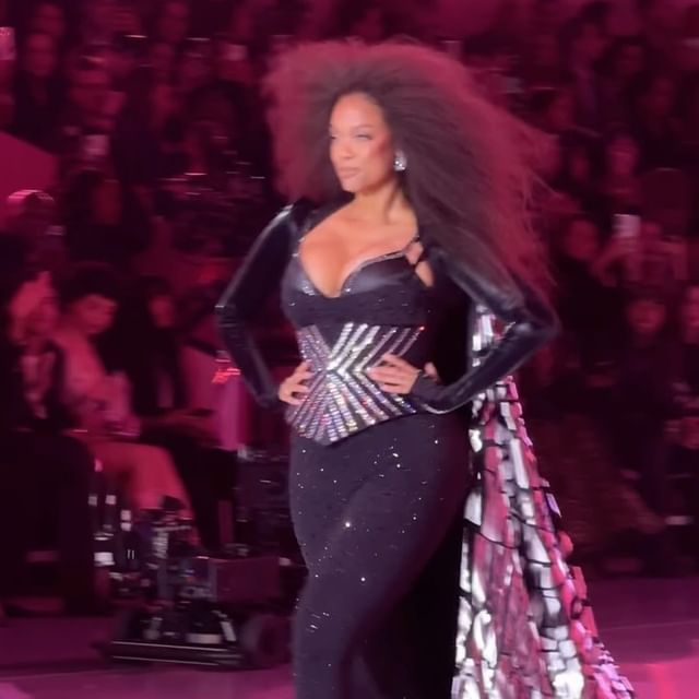 Tyra Banks, Victoria’s Secret Podyumuna Geri Döndü