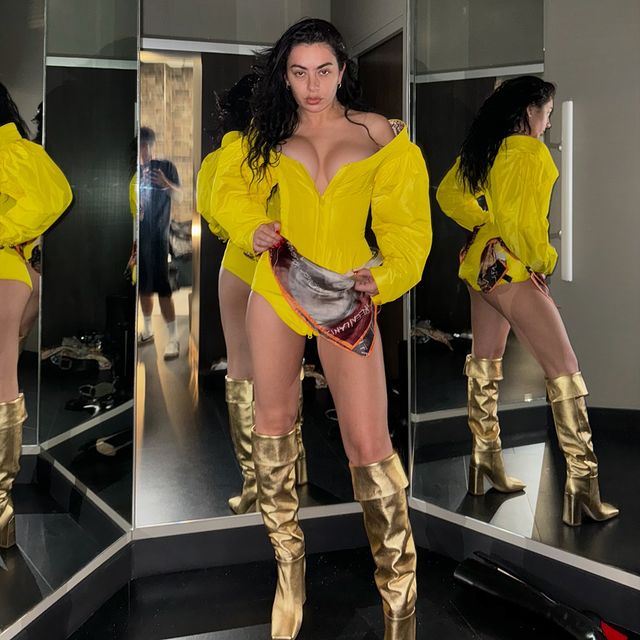 Ünlü Şarkıcı Charli XCX, Los Angeles Konserleriyle Hayranlarını Coşturdu Ünlü Şarkıcı Charli XCX, Los Angeles Konserleriyle Hayranlarını Coşturdu