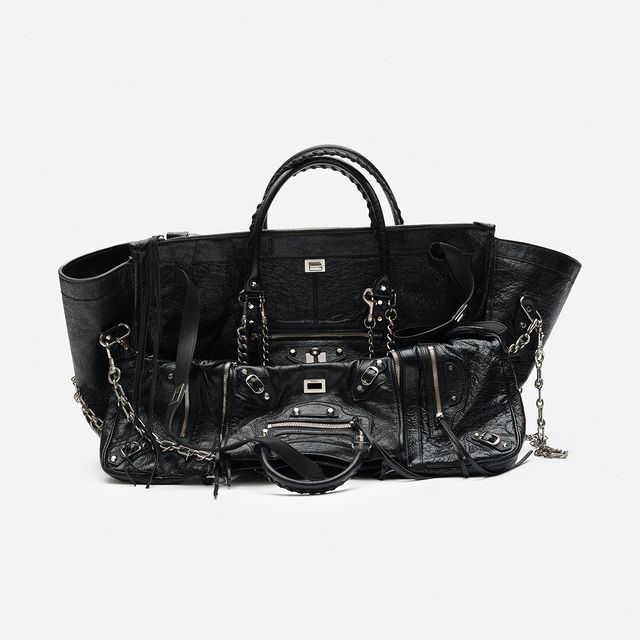 Balenciaga’dan Şık ve Fonksiyonel Bir Çanta: Bel Air City Bag