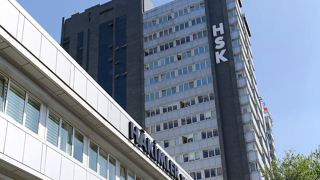 HSK’da vahşet! Başmüfettiş mescitte boğazından bıçaklandı