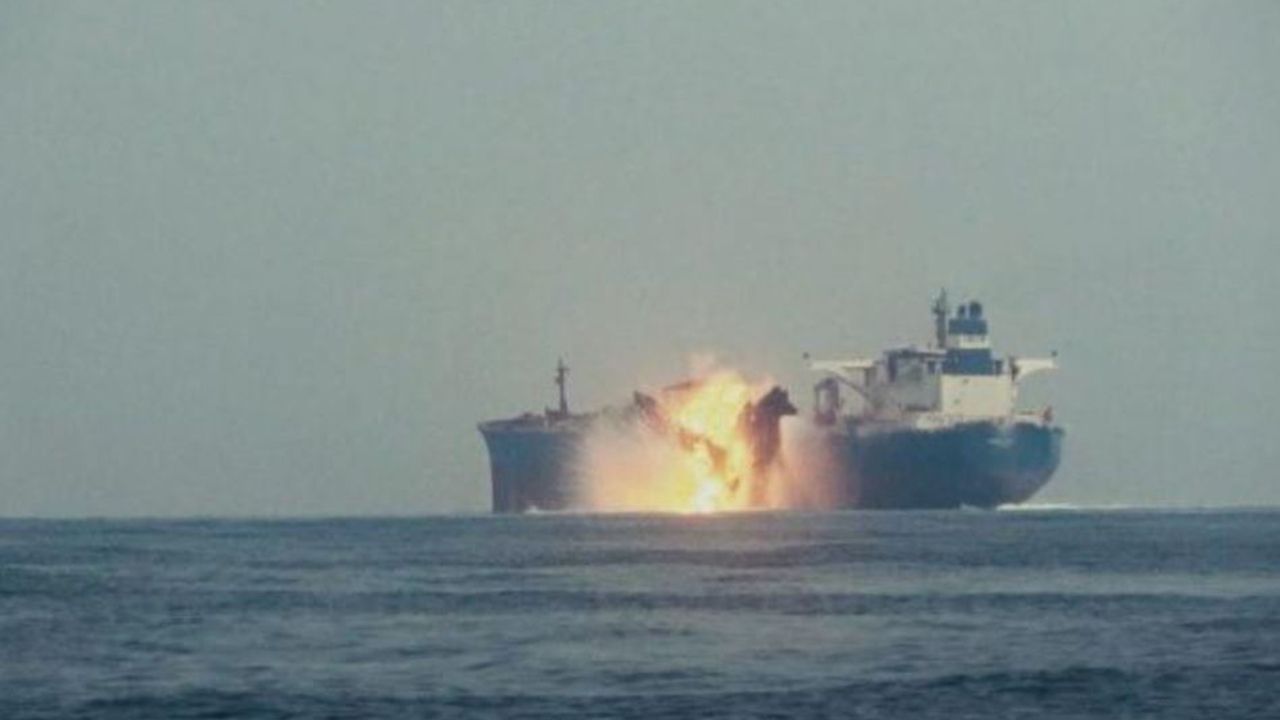 Yemen’deki Husiler Kızıldeniz’de İngiliz petrol gemisine saldırdı Yemen’deki Husiler Kızıldeniz’de İngiliz petrol gemisine saldırdı