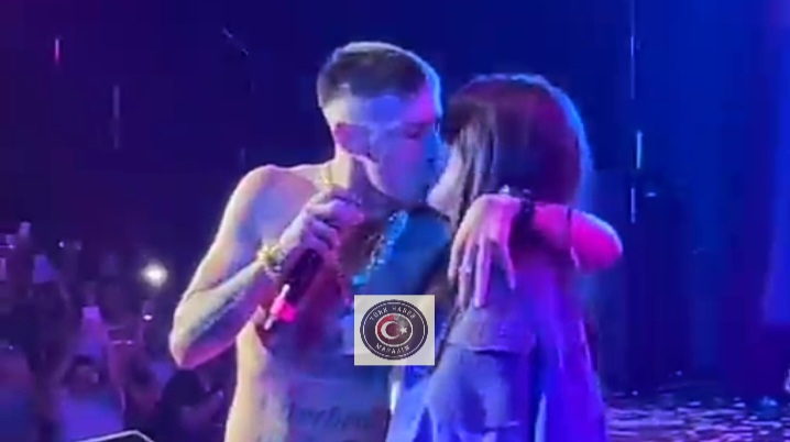 Wanda Nara ve sevgilisi L-Gante sahnede aşka geldi… Wanda Nara ve sevgilisi L-Gante sahnede aşka geldi…