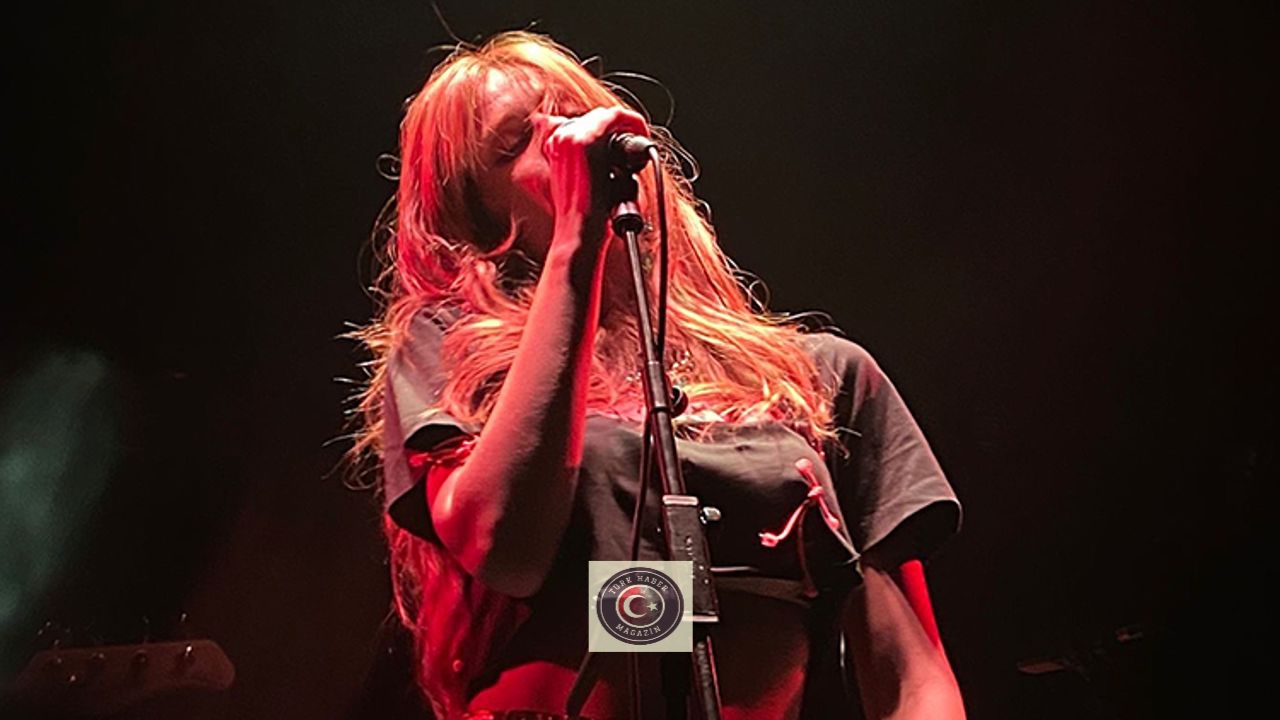 Kıvılcım Ural’ın, yeni albümü “Eteklerim Köpeklerim” tüm dijital platformlarda…