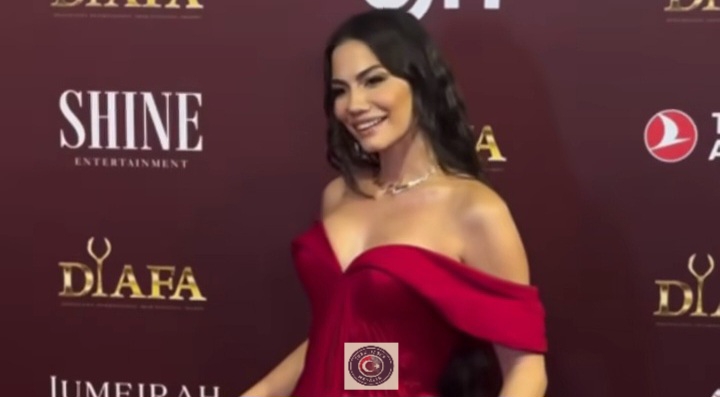 Demet Özdemir, Dubai’de “En İyi Kadın Oyuncu” ödülünü aldı