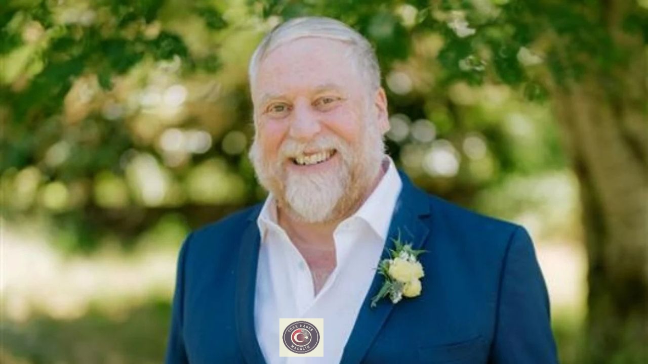 Ünlü oyuncu Julien Arnold, “Bir Noel Şarkısı” performansı sırasında hayatını kaybetti