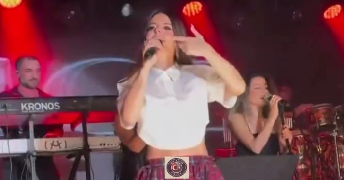 İzmir’de Simge Sağın rüzgarı esti… İzmir’de Simge Sağın rüzgarı esti…