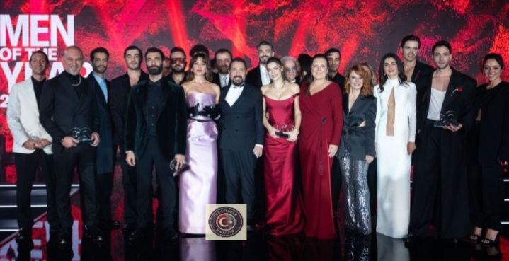 GQ Türkiye Men Of The Year 2024 ödülleri verildi: Dekolteler göz kamaştırdı…