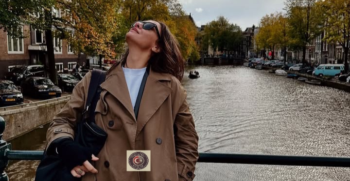 Birce Akalay’ın, Amsterdam’daki pozları büyük ilgi gördü