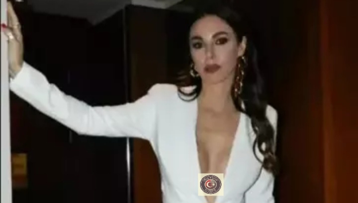 Defne Samyeli, tarzıyla göz kamaştırdı…