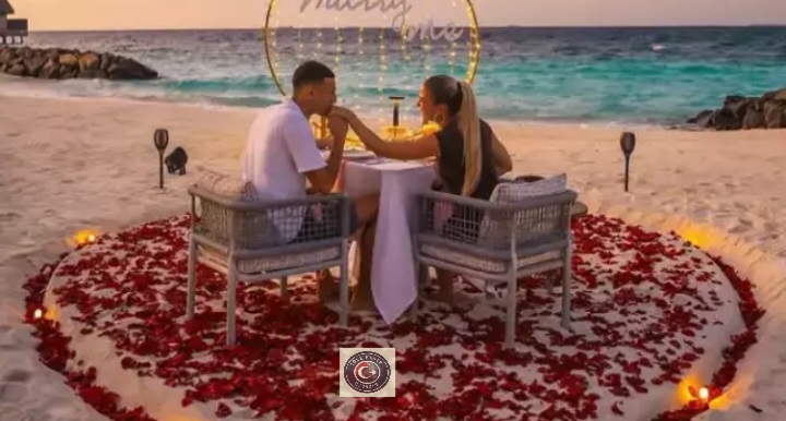 Fenerbahçe’nin futbolcusu Mert Müldür, romantik evlenme teklifi yaptı…