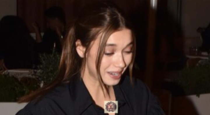 Oyuncu Afra Saraçoğlu, Bebek’te annesiyle Türk Haber Magazin’e yakalandı…