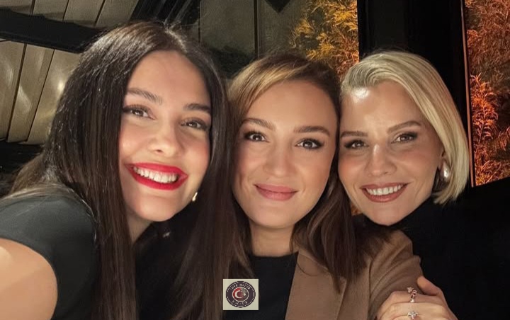 Bergüzar Korel, yeni yılı Esra Erol ve senarist Sema Ergenekon ile bir arada kutladılar