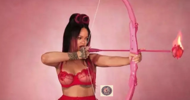 Rihanna, 14 Şubat Sevgililer Günü’ne özel iç çamaşırı koleksiyonunu tanıttı Rihanna, 14 Şubat Sevgililer Günü’ne özel iç çamaşırı koleksiyonunu tanıttı