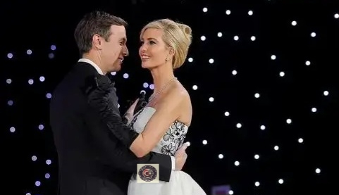 Ivanka Trump, ABD Başkanı Trump’ın yemin töreni balosunda şıklığıyla dikkatleri üzerine çekti Ivanka Trump, ABD Başkanı Trump’ın yemin töreni balosunda şıklığıyla dikkatleri üzerine çekti
