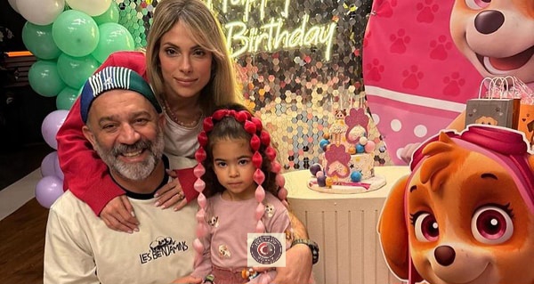 Oyuncu Şevket Çoruh, kızının doğum gününde Türk Haber Magazin’e samimi açıklamalar yaptı Oyuncu Şevket Çoruh, kızının doğum gününde Türk Haber Magazin’e samimi açıklamalar yaptı