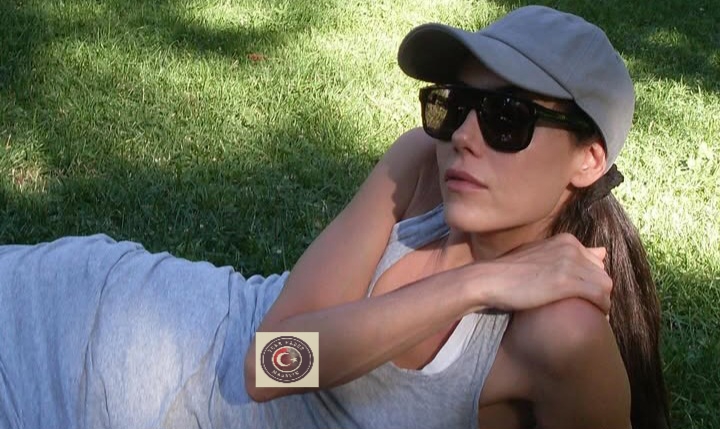 Oyuncu Cansu Dere, Şili tatilinde çekildiği fotoğrafları takipçileriyle paylaşarak takipçilerini büyüledi