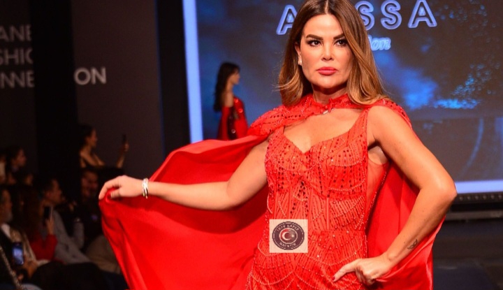 İstanbul Hazır Giyim ve Moda Fuarında ünlü isimlerin katıldığı defilelerde, 2025 modası sahnede adeta hayat buldu