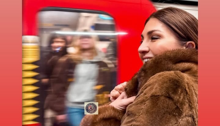 Londra’da Sibel Can metroyu tercih etti…