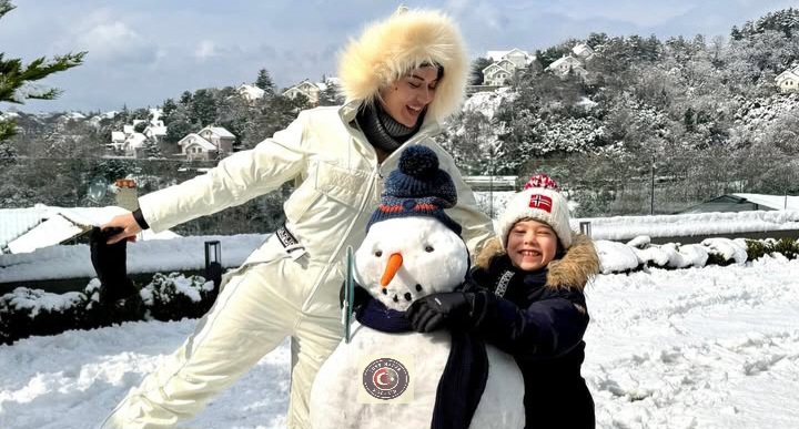 Fahriye Evcen ve Burak Özçivit, kar sevincini paylaştı…