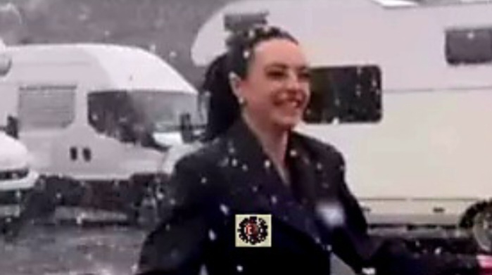 Oyuncu Melis Sezen, Deha dizisinin başrol oyuncusu olarak sette kar yağınca büyük bir mutluluk yaşadı