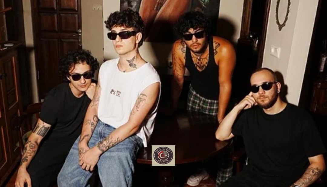 Mustafa Berkay Kahraman, Skapova ile birlikte ürettiği eserlerden doğan gelirleri alamadığından dolayı mahkemeye başvurdu