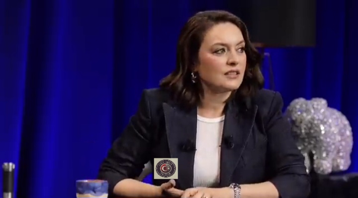 Ezgi Mola, Sezen Aksu’nun süt annesi olduğuna inandırması dikkat çekti Ezgi Mola, Sezen Aksu’nun süt annesi olduğuna inandırması dikkat çekti