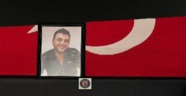 Oyuncu Şinasi Yurtsever gözyaşlarıyla uğurlandı! Sevenlerini yasa boğdu Oyuncu Şinasi Yurtsever gözyaşlarıyla uğurlandı! Sevenlerini yasa boğdu