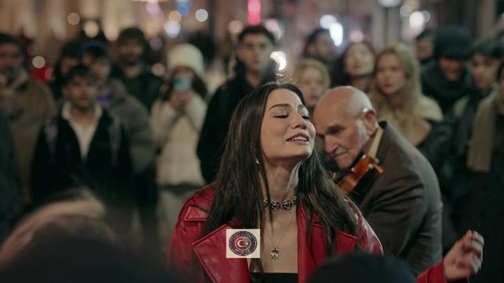 Eşref Rüya dizisi sahada! Demet Özdemir İstiklal Caddesi’ni büyüledi… Eşref Rüya dizisi sahada! Demet Özdemir İstiklal Caddesi’ni büyüledi…