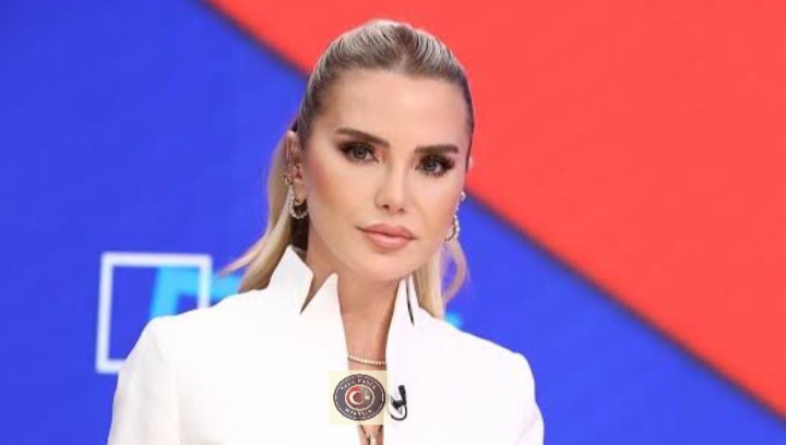 Sunucu Ece Erken’den dikkat çeken iddia… Sunucu Ece Erken’den dikkat çeken iddia…