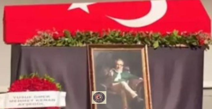 Osman Sınav son yolculuğuna uğurlandı! Sanat dünyasını yasa boğdu… Osman Sınav son yolculuğuna uğurlandı! Sanat dünyasını yasa boğdu…