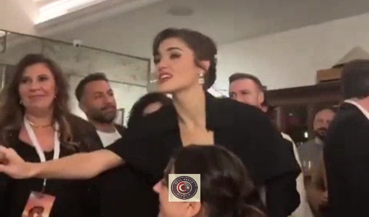 Hande Erçel, Moskova’daki gala gecesinde Tarkan şarkısıyla dans etti Hande Erçel, Moskova’daki gala gecesinde Tarkan şarkısıyla dans etti