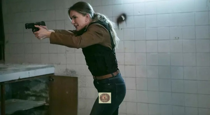 Arka Sokaklar dizisine sürpriz transfer: Yasemin Allen kadroda! Arka Sokaklar dizisine sürpriz transfer: Yasemin Allen kadroda!