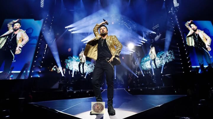 Megastar Tarkan, O2 Arena’da sahne alan ilk Türk sanatçı oldu Megastar Tarkan, O2 Arena’da sahne alan ilk Türk sanatçı oldu