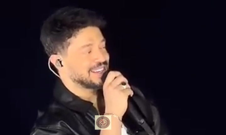 Murat Boz Manisa’yı salladı! Binlerce hayranıyla şarkı söyledi