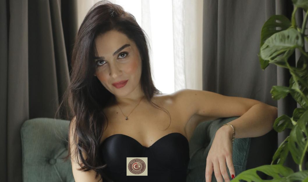 “Aşk Şarkısı” 8 yıl sonra yeniden! Başrolde yine Hande Kaptan “Aşk Şarkısı” 8 yıl sonra yeniden! Başrolde yine Hande Kaptan