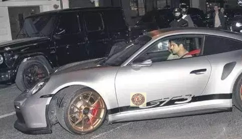 Burak Özçivit’in yeni aşkı: 40 milyonluk Porsche! Türk Haber Magazin kameralarına yansıdı Burak Özçivit’in yeni aşkı: 40 milyonluk Porsche! Türk Haber Magazin kameralarına yansıdı