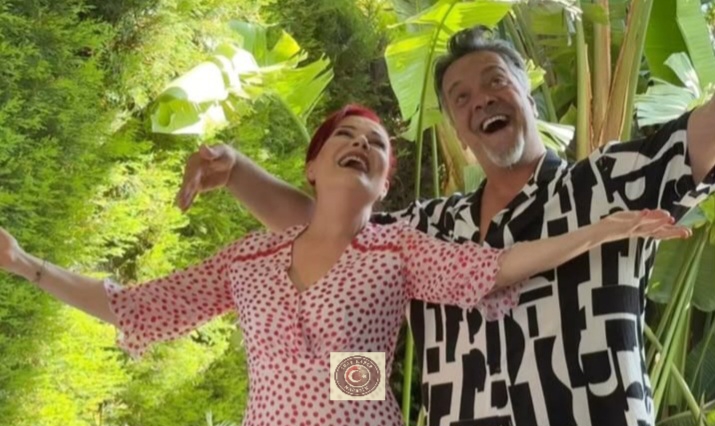 Efsane geri mi dönüyor? Beyazıt Öztürk ve Candan Erçetin yıllar sonra aynı karede! Efsane geri mi dönüyor? Beyazıt Öztürk ve Candan Erçetin yıllar sonra aynı karede!