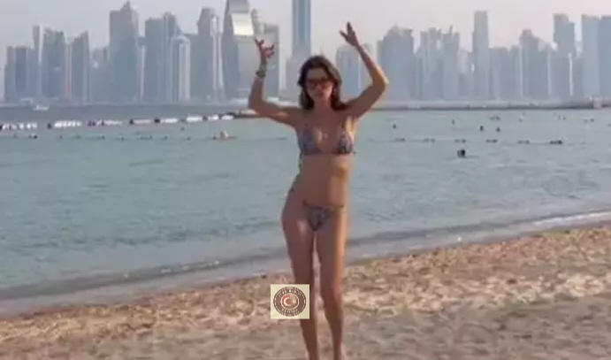 Yüsra Geyik Katar sahillerinde coştu! Cesur dansıyla sosyal medyayı büyüledi Yüsra Geyik Katar sahillerinde coştu! Cesur dansıyla sosyal medyayı büyüledi