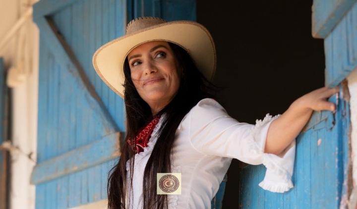 Betül Bulut’tan yazın enerjisini yansıtan yeni teklisi “Sev Sev Sev” ile müzik dünyasında söz ettiriyor Betül Bulut’tan yazın enerjisini yansıtan yeni teklisi “Sev Sev Sev” ile müzik dünyasında söz ettiriyor