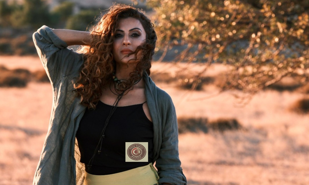 Ayfer Artuç’tan yüreğe dokunan bir türkü: “Gurbet” 1 milyon dinlenmeye ulaşarak büyük bir başarıya imza attı