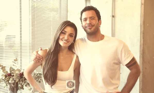 Sosyal medyada olay oldular! Hande Erçel ve Barış Arduç’tan aşk dolu prova Sosyal medyada olay oldular! Hande Erçel ve Barış Arduç’tan aşk dolu prova