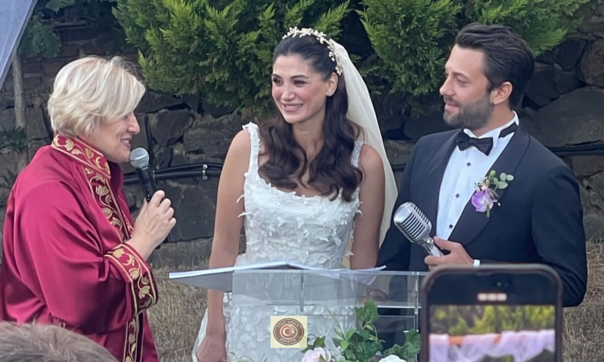 Sitare Akbaş ve Cengiz Orhonlu’dan sürpriz evlilik: Mutlulukları Türk Haber Magazin kameralarına yansıdı! Sitare Akbaş ve Cengiz Orhonlu’dan sürpriz evlilik: Mutlulukları Türk Haber Magazin kameralarına yansıdı!