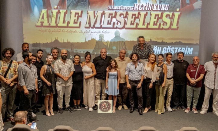 “Aile Meselesi” görücüye çıktı! Duygusal anlar geceye damga vurdu