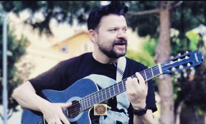 Utku Tan’dan aşk, acı ve nostalji dolu yeni şarkı: Aşkın Son Darbesi