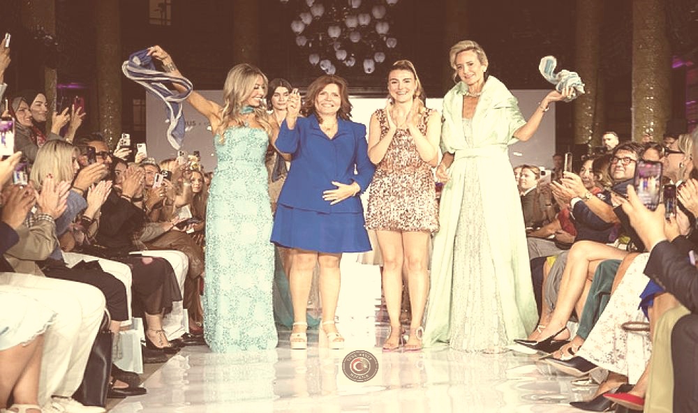 Kraliyet podyumda, Türk modası zirvede! Defile Türk Haber Magazin objektifinde Kraliyet podyumda, Türk modası zirvede! Defile Türk Haber Magazin objektifinde
