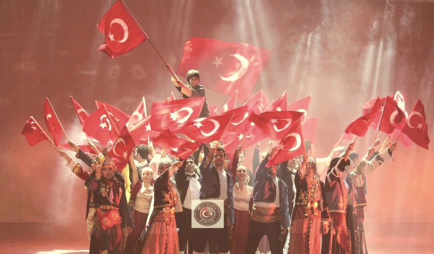 AKM’de göz kamaştıran 90. yıl gösterisi: Sanatçılar ayakta alkışlandı, renkli anlar Türk Haber Magazin’de… AKM’de göz kamaştıran 90. yıl gösterisi: Sanatçılar ayakta alkışlandı, renkli anlar Türk Haber Magazin’de…