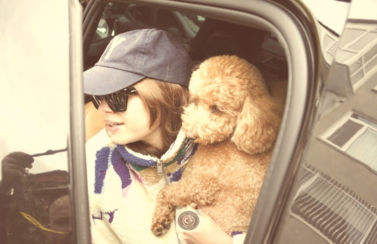 Afra Saraçoğlu’ndan sürpriz imaj değişikliği! Türk Haber Magazin kameralarına yansıdı